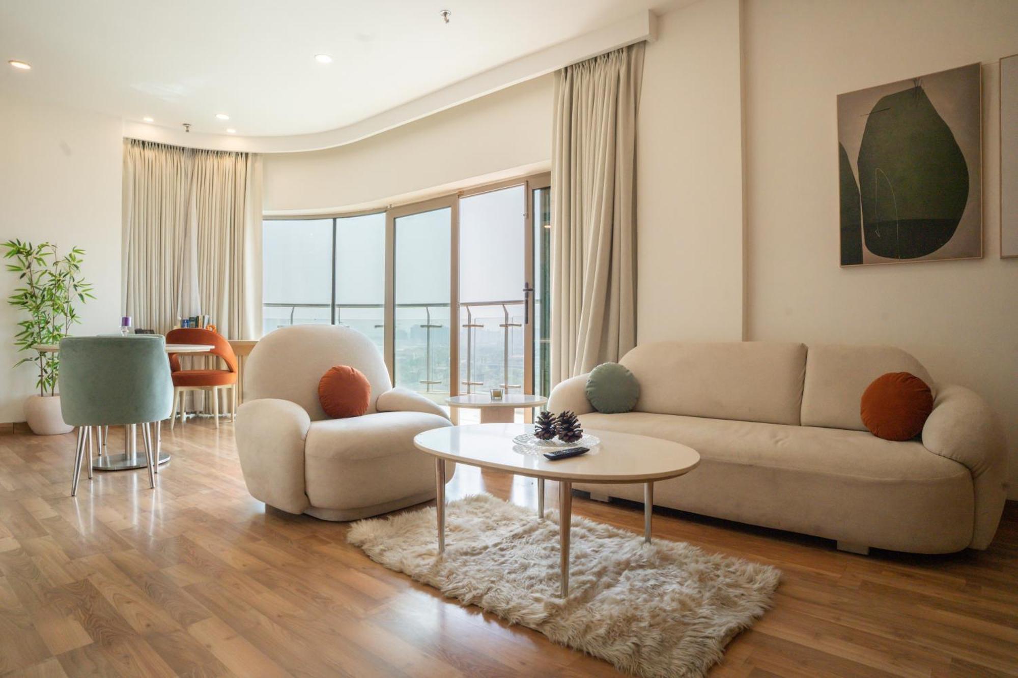 Ar Suites Klj Square Gurgaon Bagian luar foto