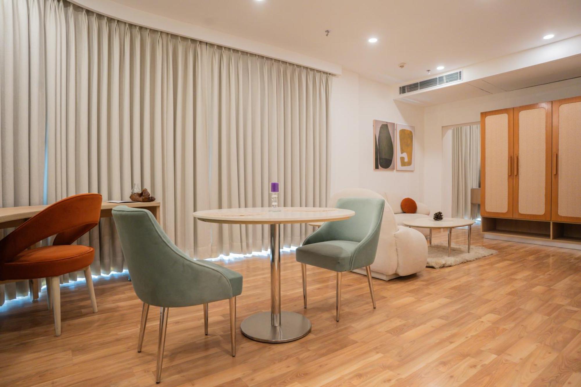 Ar Suites Klj Square Gurgaon Bagian luar foto