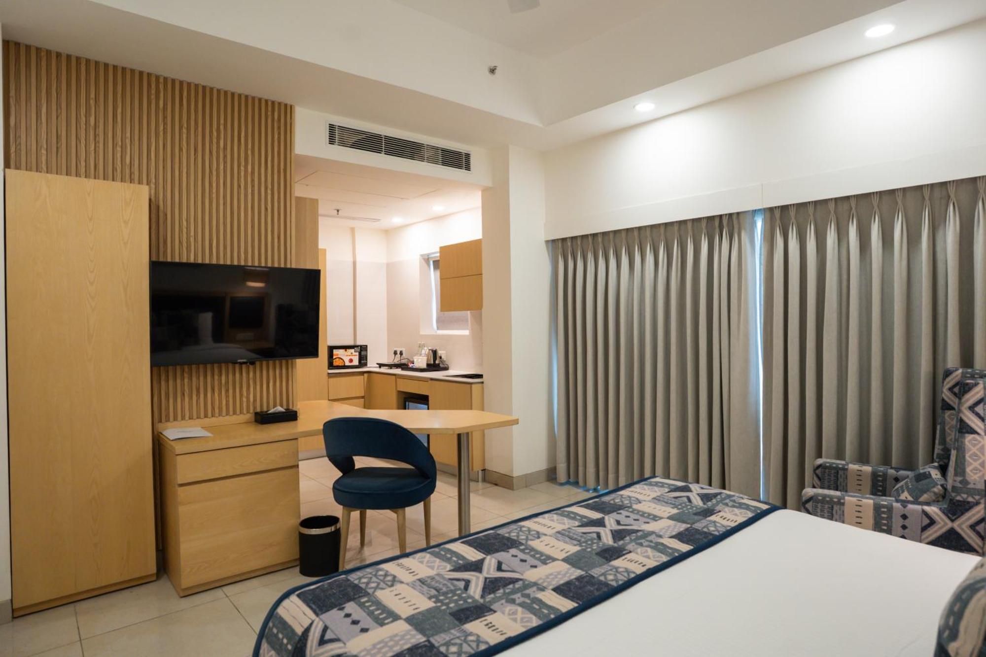 Ar Suites Klj Square Gurgaon Bagian luar foto