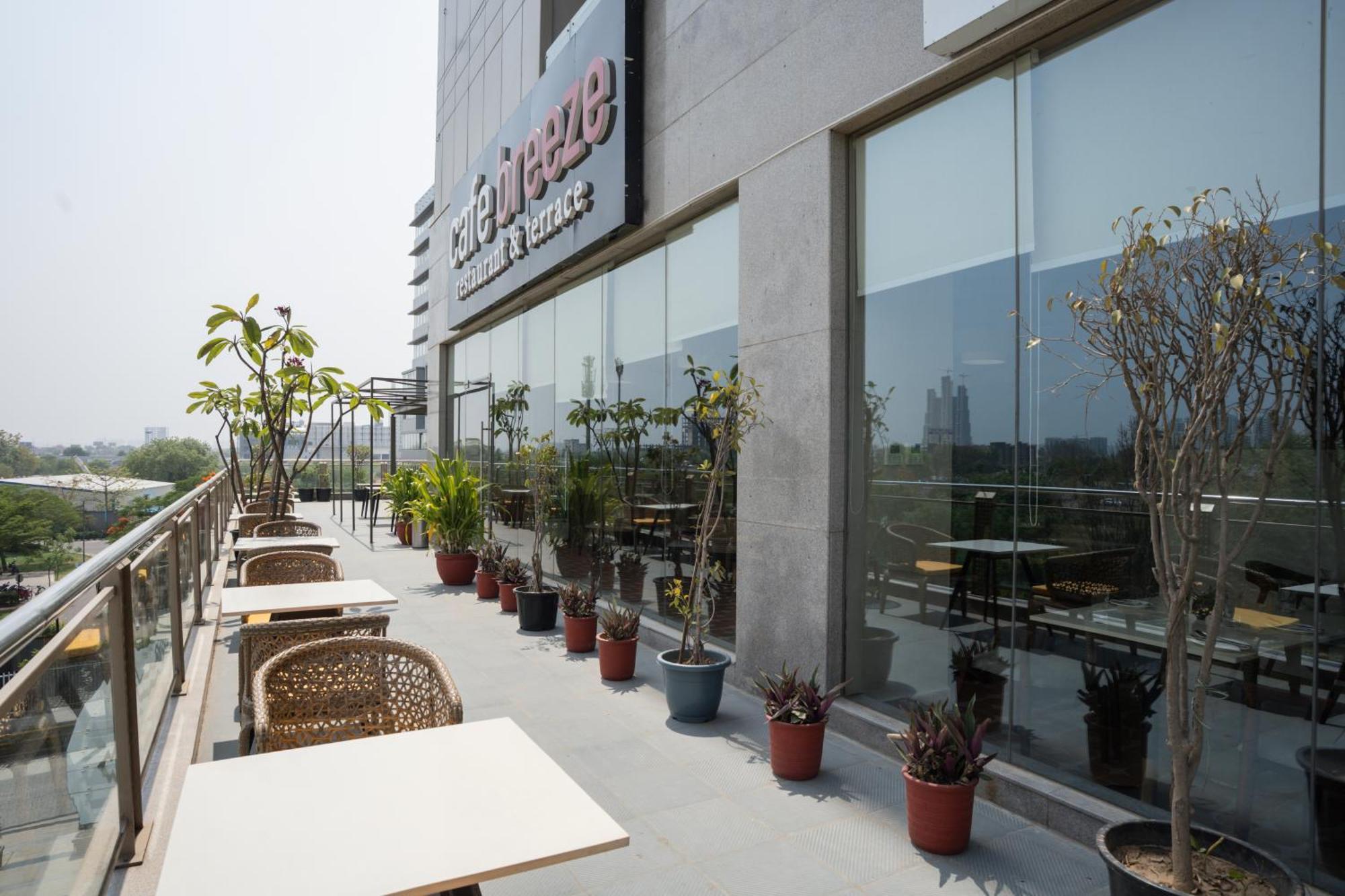 Ar Suites Klj Square Gurgaon Bagian luar foto