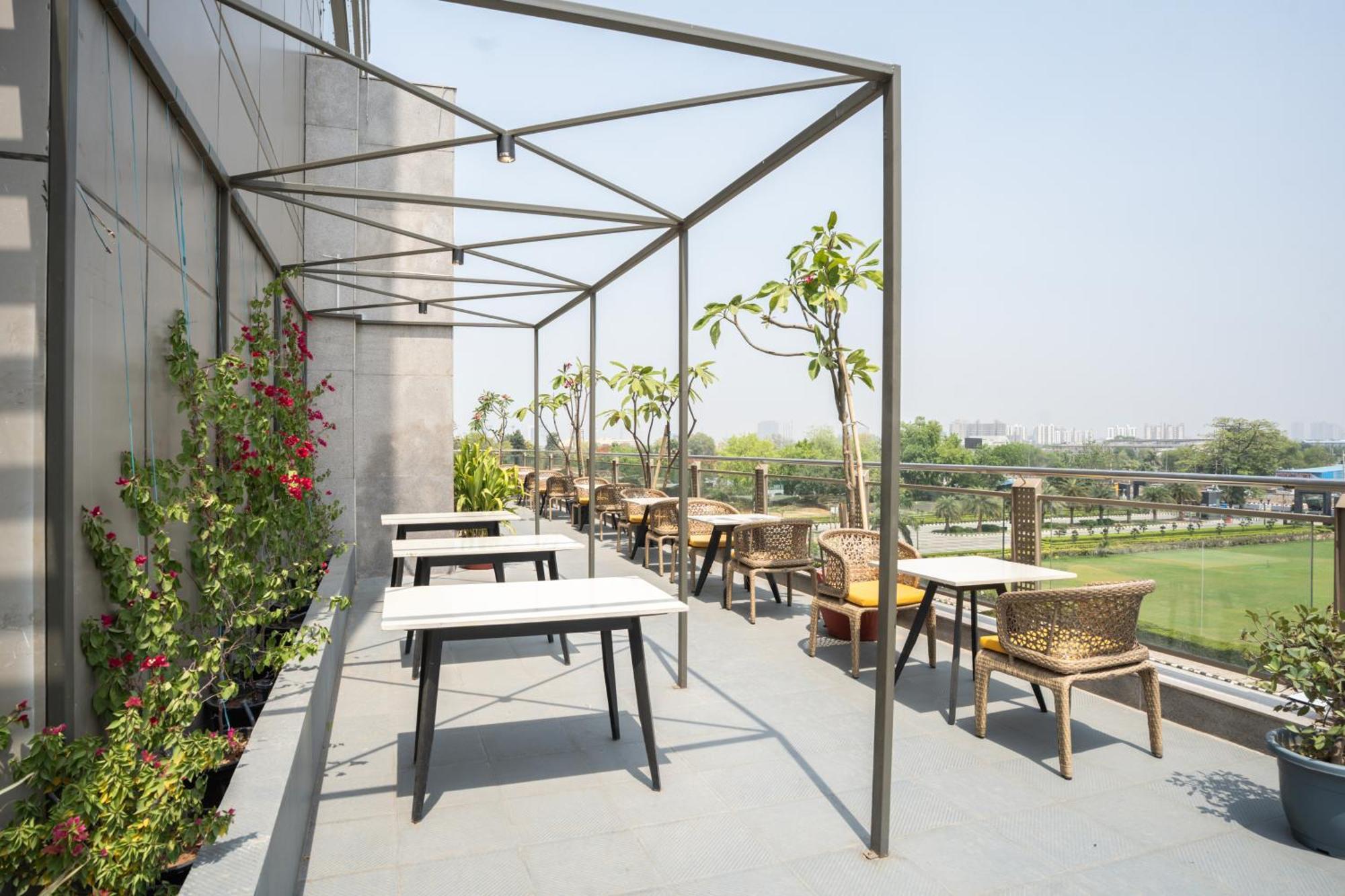 Ar Suites Klj Square Gurgaon Bagian luar foto