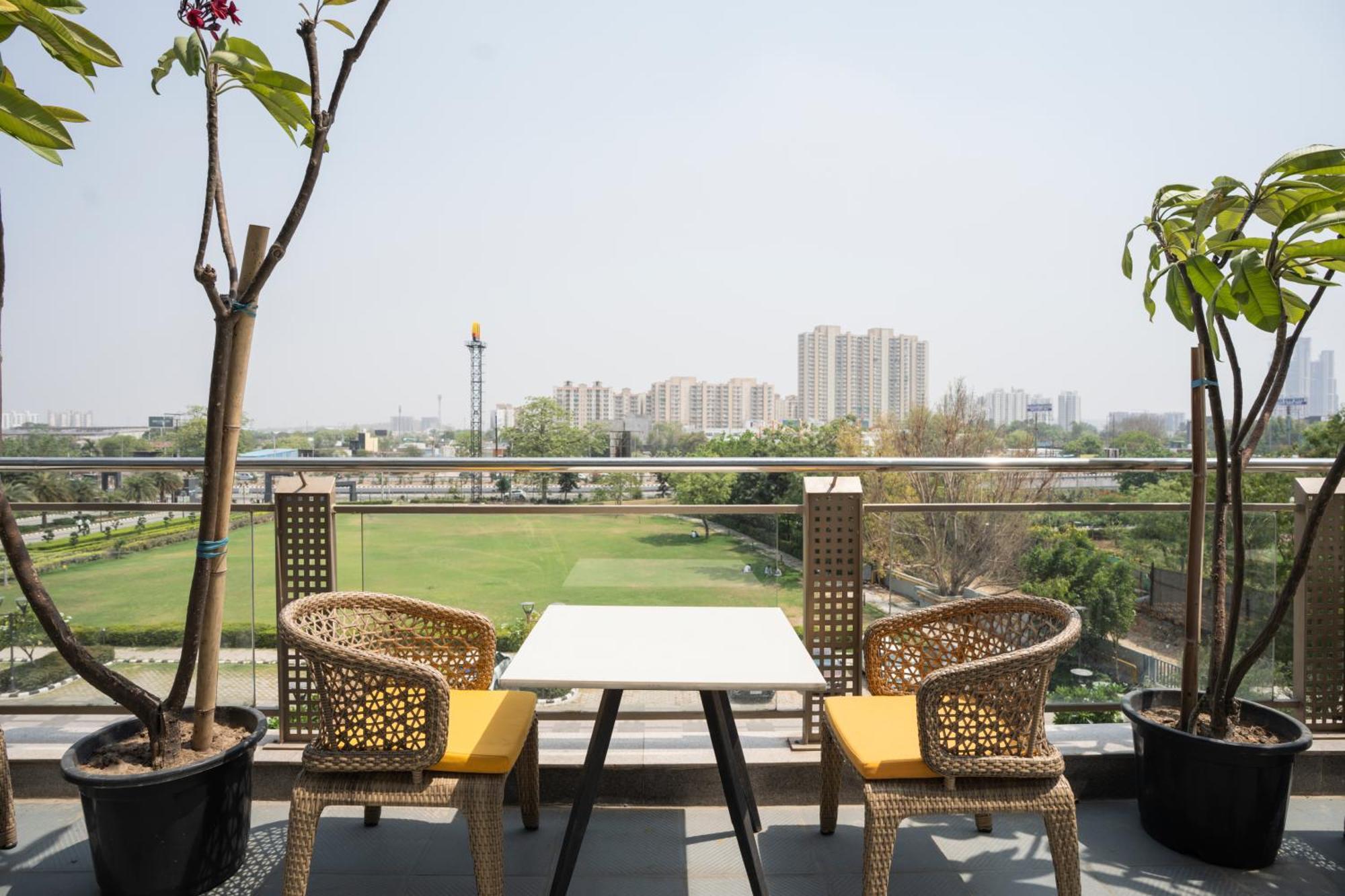 Ar Suites Klj Square Gurgaon Bagian luar foto
