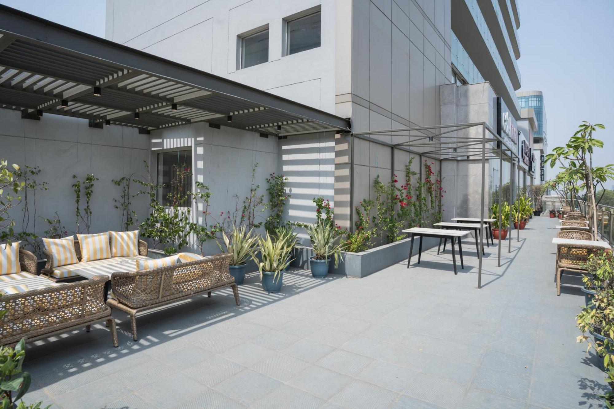 Ar Suites Klj Square Gurgaon Bagian luar foto